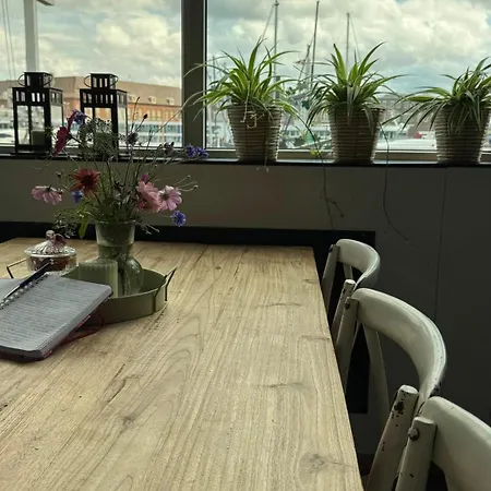 Bbgebouw39 - Op De Rijkswerf Bed & Breakfast 3*