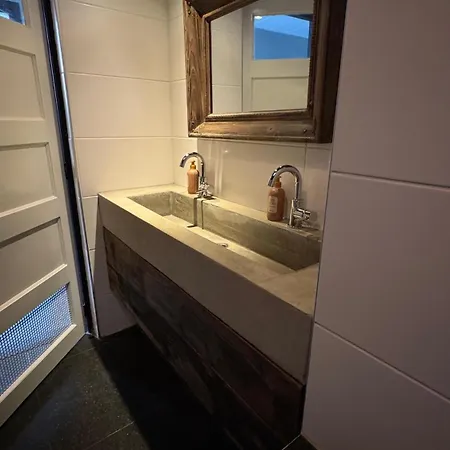 Bbgebouw39 - Op De Rijkswerf Bed & Breakfast 3*